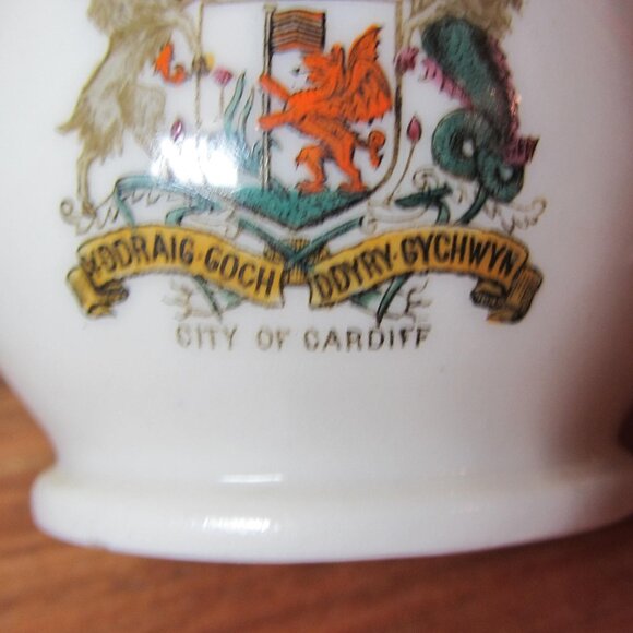 W.H. Goss crested heraldry china vintage City of Cardiff (GC056 Grace) - Picture 4 of 7